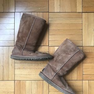 CHESTNUT CLASSIC SHORT UGGS SIZE 6